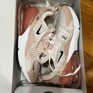 NIKE airmax 270 women’s size 9